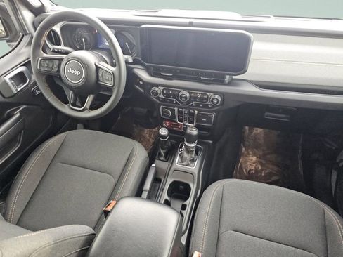 Used 2024 Jeep Wrangler Unlimited image 29