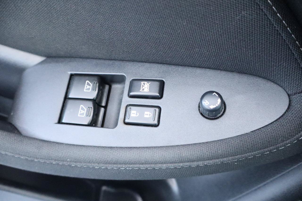 Used 2016 Nissan 370Z Coupe RWD image 32