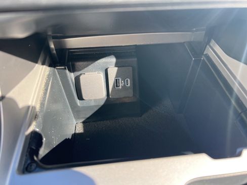 Used 2022 Ford Explorer XLT w/ Equipment Group 202A image 18