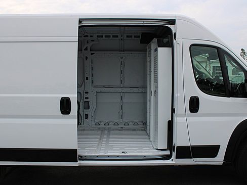 Used 2024 RAM ProMaster 3500 w/ Quick Order Package 22G SLT FWD image 9