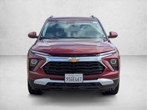 Used 2025 Chevrolet TrailBlazer LT image 2