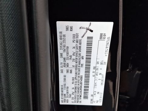 Certified 2019 Ford Escape Titanium AWD/4WD image 32