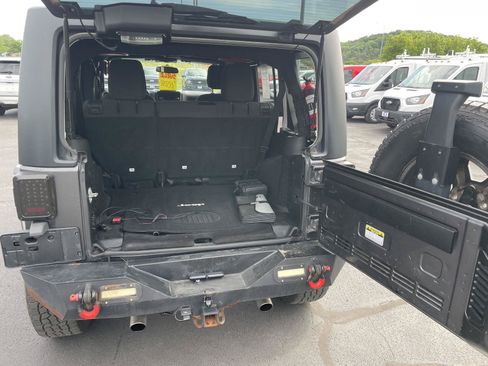 Used 2017 Jeep Wrangler Unlimited Sport w/ Dual Top Group AWD/4WD image 8
