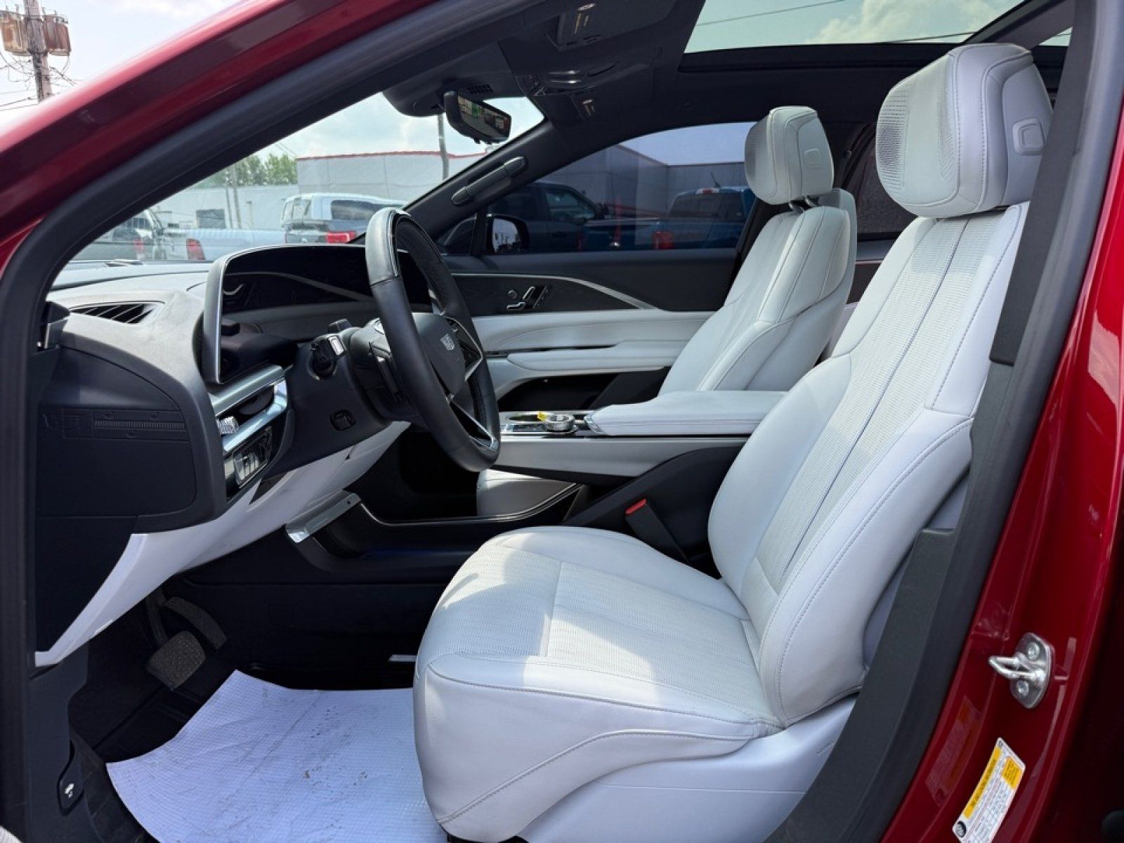 Used 2024 Cadillac Lyriq Sport AWD/4WD image 28