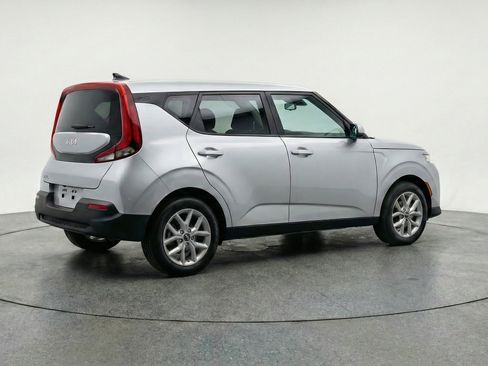 Used 2025 Kia Soul LX w/ LX Technology Package FWD image 9