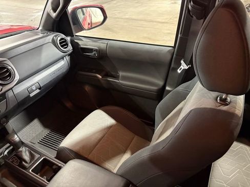 Used 2022 Toyota Tacoma TRD Off-Road w/ Technology Package image 25
