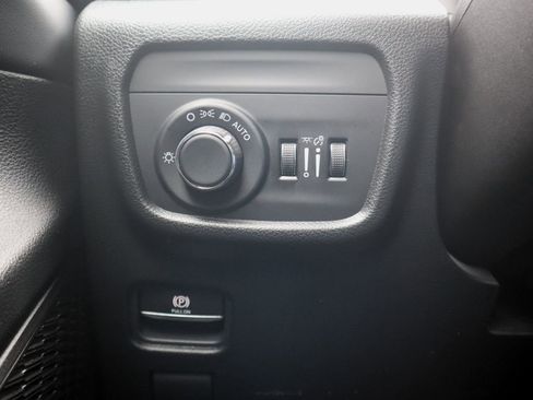 Used 2025 Jeep Grand Cherokee L Laredo image 26