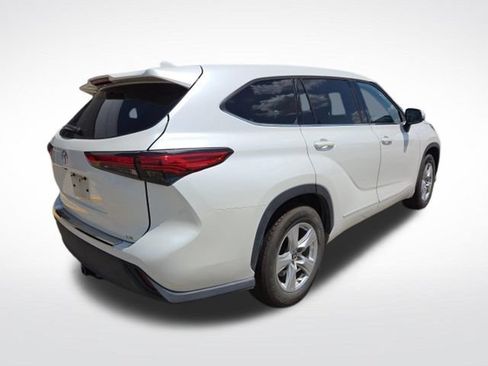 Used 2020 Toyota Highlander LE w/ Protection Package #3 FWD image 8