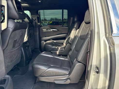 Used 2016 Cadillac Escalade ESV Platinum image 16