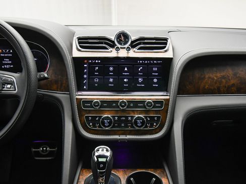 Certified 2023 Bentley Bentayga Extended Wheelbase image 40