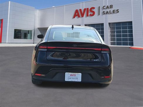 Used 2025 Toyota Prius LE image 5