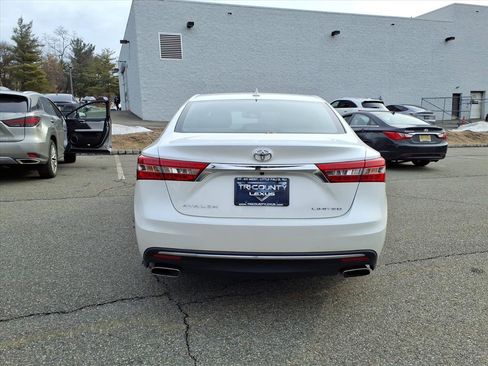 Used 2018 Toyota Avalon Limited image 3