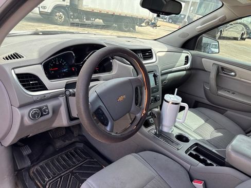 Used 2017 Chevrolet Traverse LS FWD image 12
