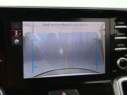 Used 2023 Kia Sorento LX image 12