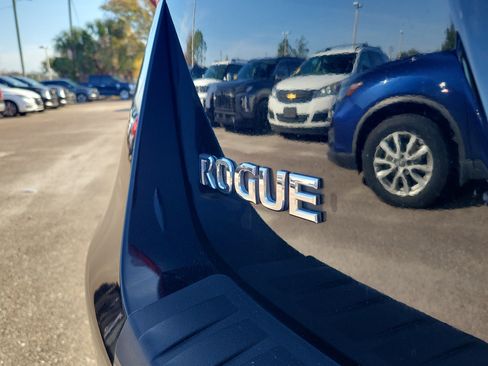 Used 2011 Nissan Rogue SV image 8