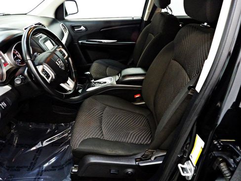 Used 2020 Dodge Journey SE w/ SE Popular Equipment Group FWD image 8