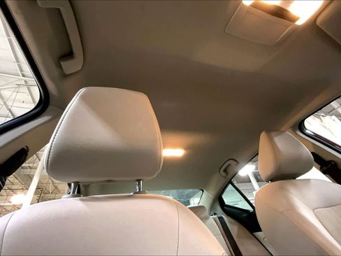 Used 2024 Nissan Altima 2.5 SV image 14