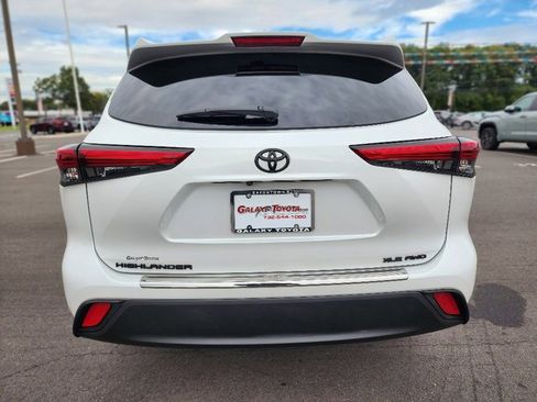 Used 2022 Toyota Highlander XLE image 6