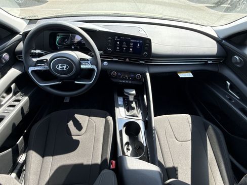 New 2026 Hyundai Elantra Hybrid FWD image 23