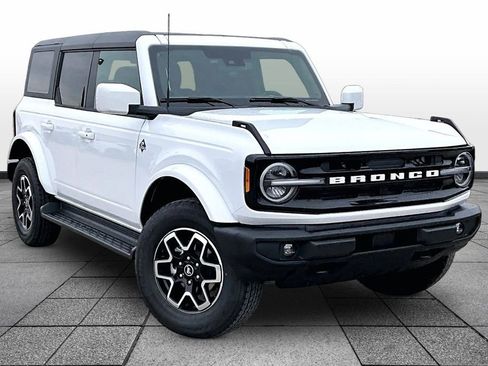 New 2025 Ford Bronco Outer Banks image 2