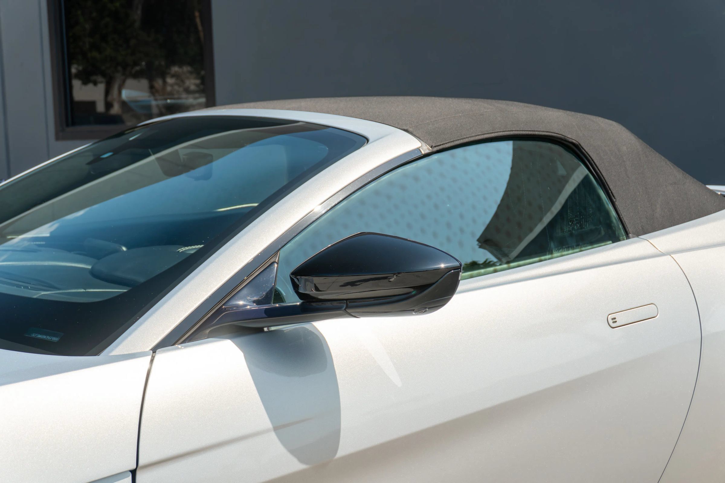 Used 2022 Aston Martin V8 Vantage Roadster RWD image 27
