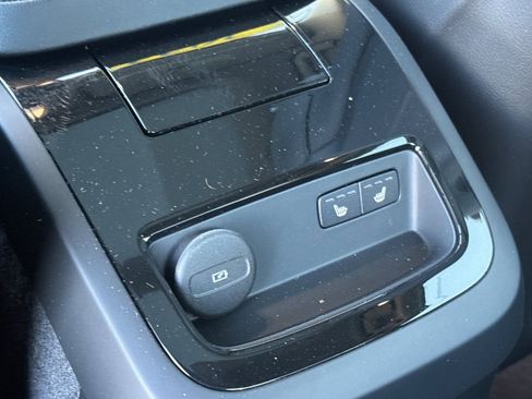 Used 2023 Volvo S60 T8 Plus w/ Climate Package image 13