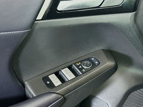 Used 2024 Mitsubishi Outlander SE image 15