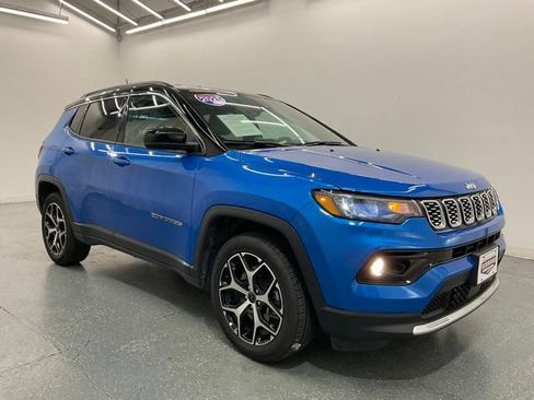 Used 2025 Jeep Compass Limited AWD/4WD image 8