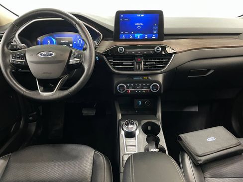 Used 2020 Ford Escape Titanium w/ Titanium Premium Package 2.0 AWD/4WD image 2