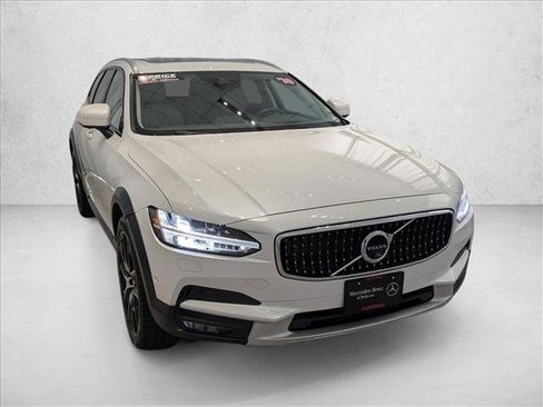 Used 2018 Volvo V90 T6 Cross Country w/ Convenience Package image 3