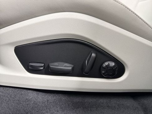 New 2026 Porsche Macan 4 Electric image 40