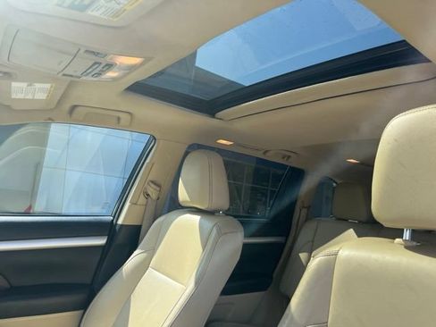 Used 2017 Toyota Highlander XLE AWD/4WD image 41