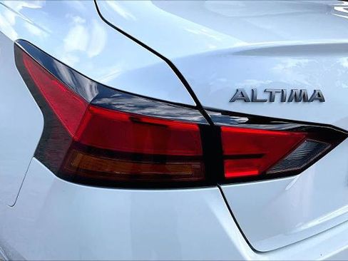 Certified 2024 Nissan Altima 2.5 SV w/ SV Premium Package FWD image 29