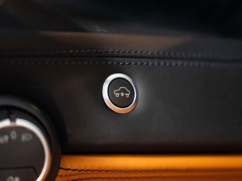 Used 2018 Ferrari 488 Spider image 34