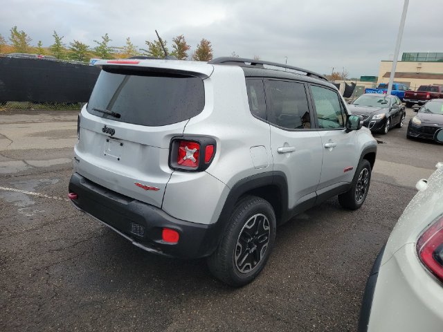 Used 2017 Jeep Renegade Trailhawk AWD/4WD image 3