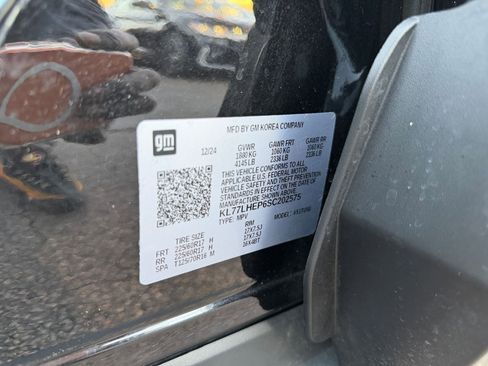 Used 2025 Chevrolet Trax LT image 27