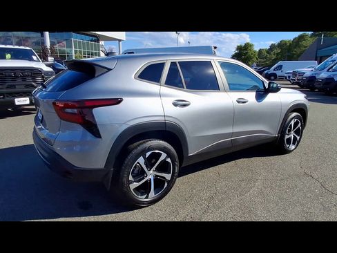 Used 2025 Chevrolet Trax RS w/ Driver Confidence Package FWD image 8