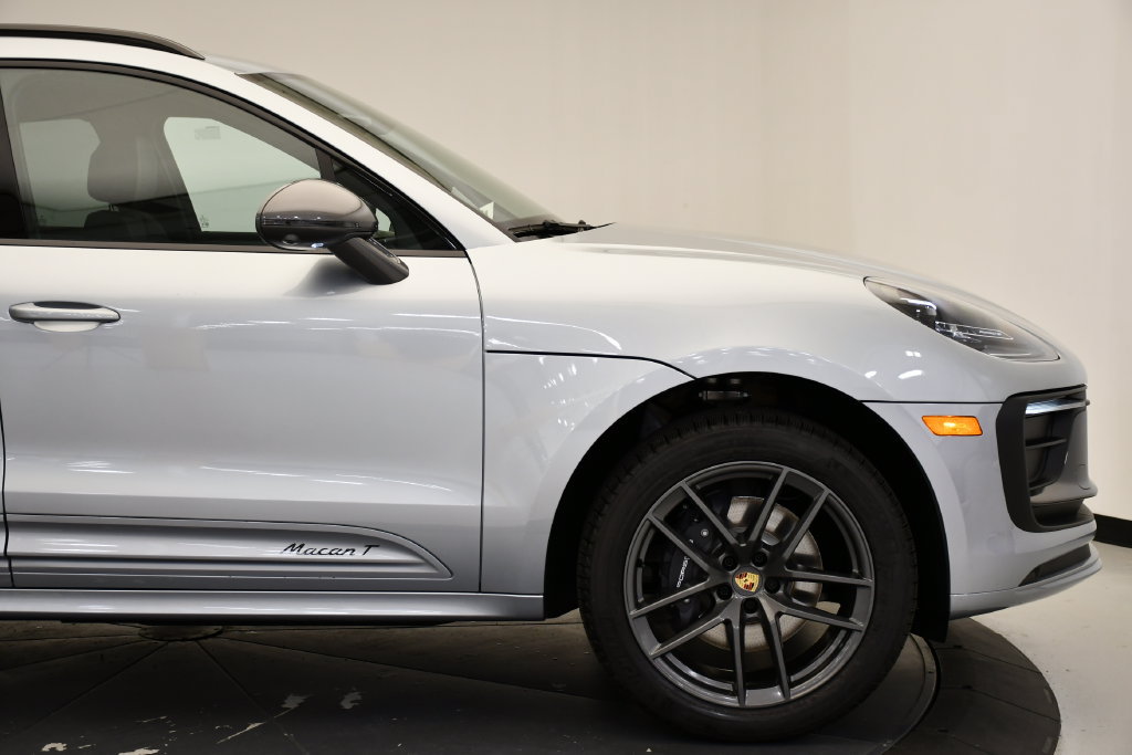 Certified 2026 Porsche Macan Turbo AWD/4WD image 15
