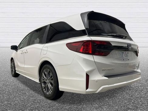 New 2026 Honda Odyssey Touring image 3