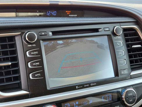 Used 2016 Toyota Highlander XLE AWD/4WD image 25