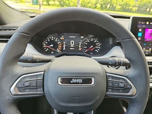 Used 2025 Jeep Compass Limited w/ Sun & Sound Group AWD/4WD image 20