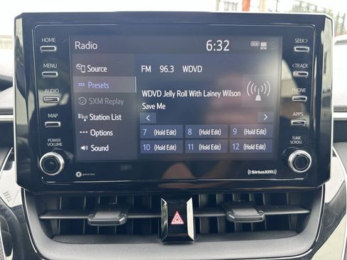 Used 2021 Toyota Corolla LE FWD image 39