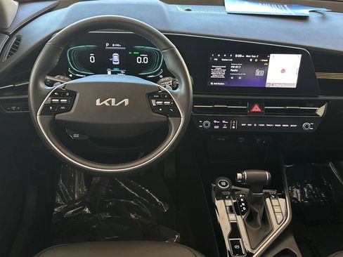 Used 2023 Kia Niro EX FWD image 13