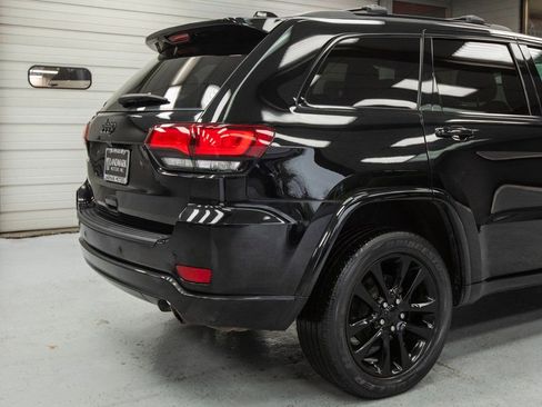 Used 2019 Jeep Grand Cherokee Altitude image 29