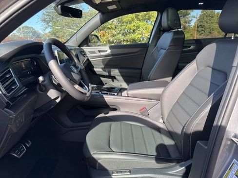 Used 2024 Volkswagen Atlas Cross Sport SEL R-Line image 15