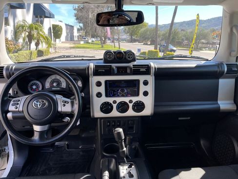 Used 2014 Toyota FJ Cruiser 4WD w/ Upgrade Package image 14