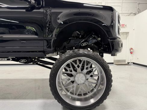 Used 2024 Ford F350 Platinum image 28