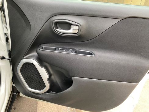 Used 2021 Jeep Renegade Latitude image 49