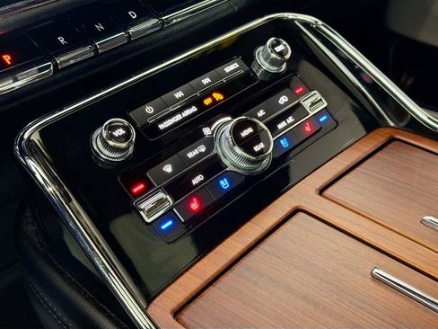 Used 2019 Lincoln Navigator Reserve AWD/4WD image 16