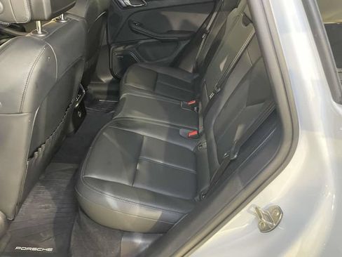 Certified 2024 Porsche Macan AWD/4WD image 19